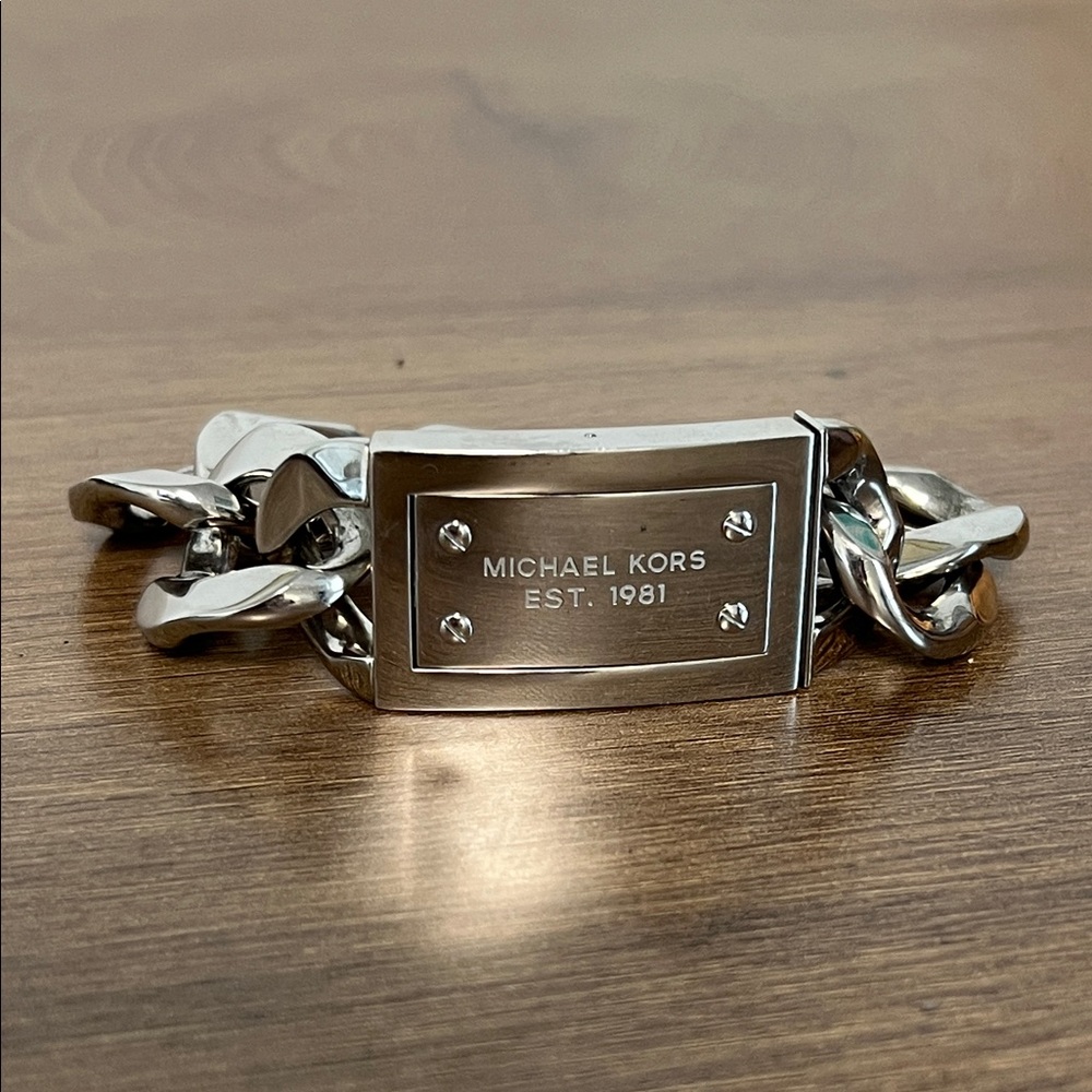 Michael Kors Silver Chunky Chain Bracelet – Logo Plate, Women’s Fashion Jewelry - Picture 2 of 4